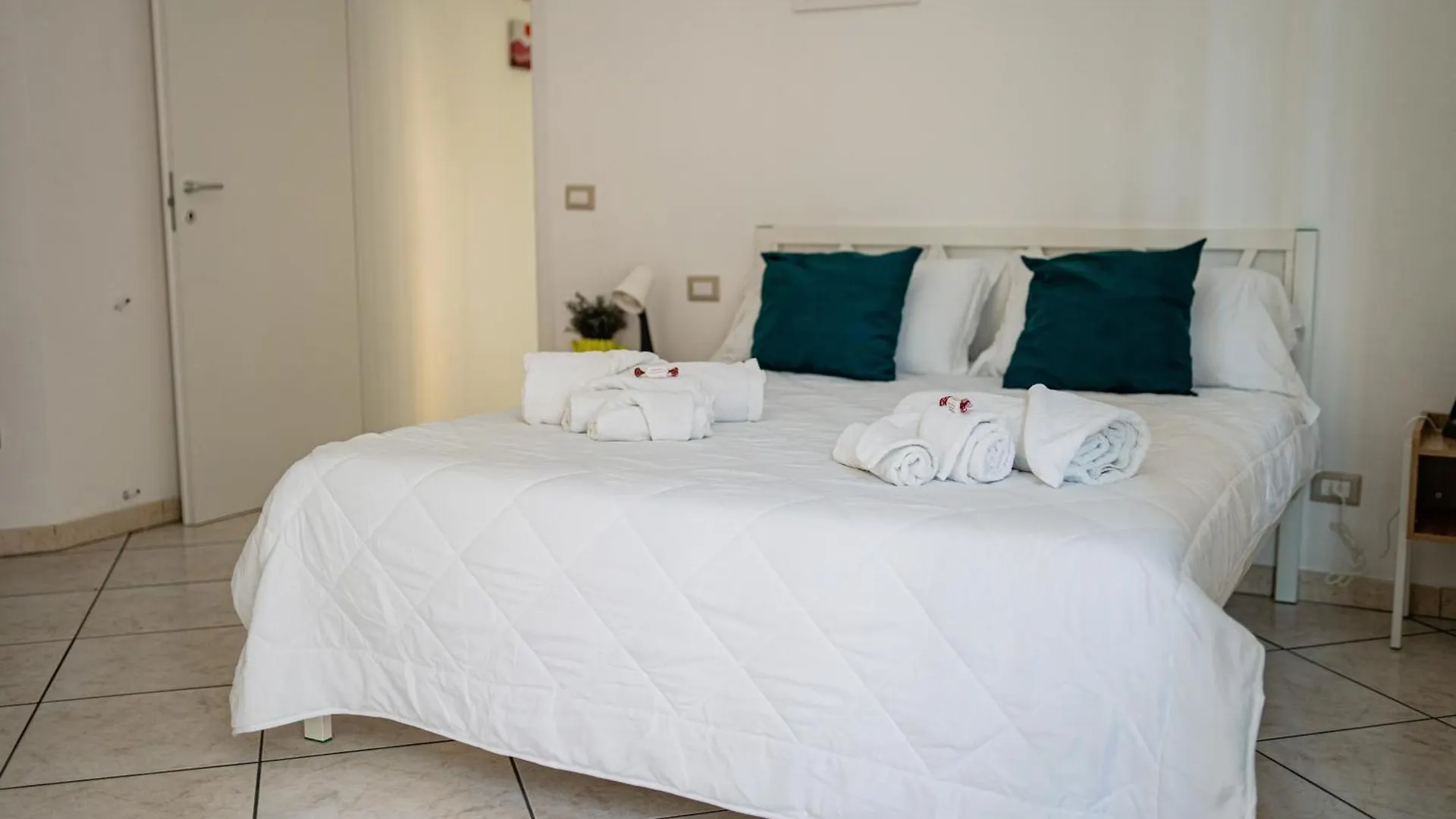 The Rose Of Etna Guest House - Casa Vacanze La Rosa Dell'Etna Paterno